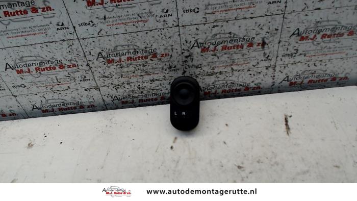 Używane Przelacznik lusterka Chevrolet Lacetti (KLAN) 1.6 16V Cena na żądanie oferowane przez Autodemontage M.J. Rutte B.V.