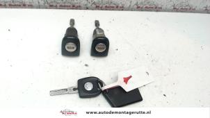 Gebrauchte Türschlosszylinder links Volkswagen Passat (3B2) 1.8 20V Preis auf Anfrage angeboten von Autodemontage M.J. Rutte B.V.