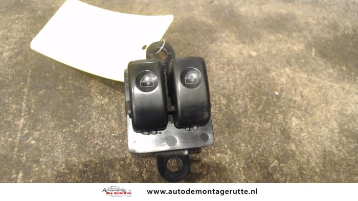 Usados Interruptor combinado de ventanillas Hyundai Atos 1.0 12V Precio de solicitud ofrecido por Autodemontage M.J. Rutte B.V.