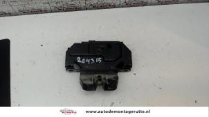 Used Tailgate lock mechanism Opel Signum (F48) 2.2 DGI 16V Price on request offered by Autodemontage M.J. Rutte B.V.