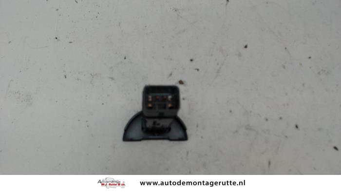 Fog light switch from a Hyundai Accent 1.6i 16V 2010