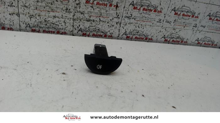 Fog light switch from a Hyundai Accent 1.6i 16V 2010