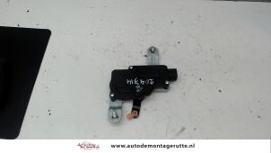 Used Central locking motor Hyundai Accent 1.6i 16V Price on request offered by Autodemontage M.J. Rutte B.V.