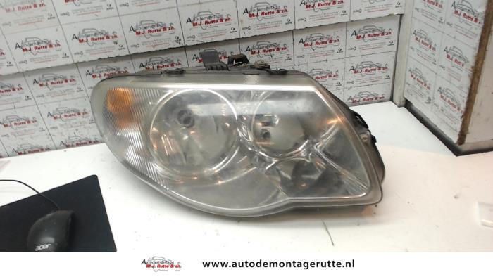 Używane Reflektor lewy Dodge Ram Van 2.8 CRD 16V Autom. Cena na żądanie oferowane przez Autodemontage M.J. Rutte B.V.