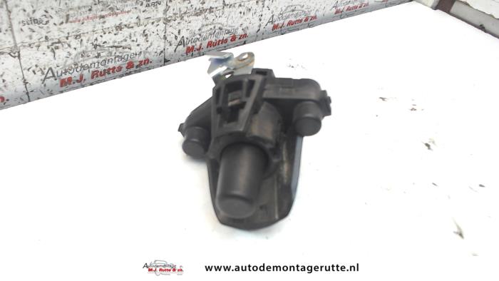 Rear lock cylinder from a Peugeot 108 1.0 12V 2014