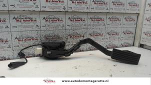 Used Accelerator pedal Peugeot 407 (6D) 2.0 16V Price on request offered by Autodemontage M.J. Rutte B.V.