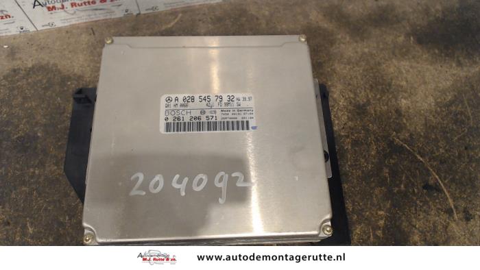 Ordenador de gestión de motor de un Mercedes-Benz CLK (W208) 2.3 230K 16V 1999