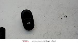 Gebrauchte Elektrisches Fenster Schalter Citroen C3 (FC/FL/FT) 1.4 Preis auf Anfrage angeboten von Autodemontage M.J. Rutte B.V.