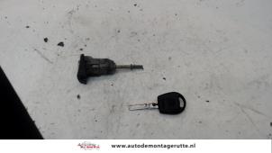 Used Door lock cylinder, left Seat Arosa (6H1) 1.4 MPi Price on request offered by Autodemontage M.J. Rutte B.V.