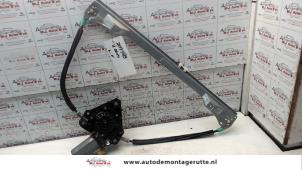 Used Window mechanism 4-door, front left Renault Clio II (BB/CB) 1.6 Price on request offered by Autodemontage M.J. Rutte B.V.