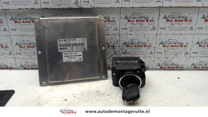 Used Ignition lock + computer Mercedes C Combi (S203) 2.2 C-200 CDI 16V Price on request offered by Autodemontage M.J. Rutte B.V.