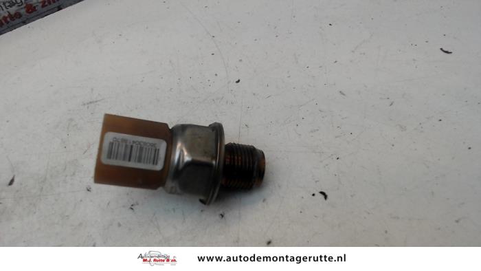 Begagnade Bränsletryckssensor Audi A5 (8T3) 2.0 TDI 16V Pris på förfrågan erbjuds av Autodemontage M.J. Rutte B.V.