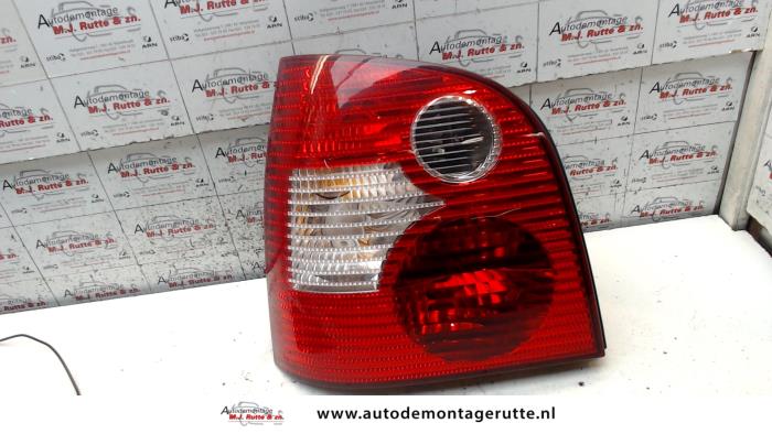 Taillight, left from a Volkswagen Polo IV (9N1/2/3) 1.4 16V 2003