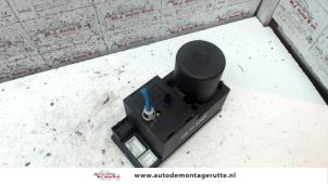 Gebrauchte Vakuumpumpe Elektrisch Türverriegelung Audi A3 (8L1) 1.8 20V Preis auf Anfrage angeboten von Autodemontage M.J. Rutte B.V.