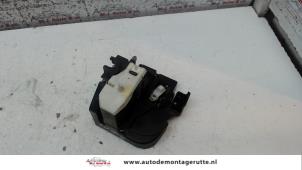 Used Door lock mechanism 2-door, right Renault Clio II (BB/CB) 1.6 16V Price on request offered by Autodemontage M.J. Rutte B.V.
