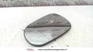 Used Mirror glass, left Renault Clio II (BB/CB) 1.6 16V Price on request offered by Autodemontage M.J. Rutte B.V.