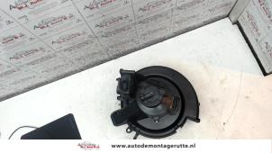 Usados Motor de ventilador de calefactor Opel Astra G Caravan (F35) 1.6 16V Precio de solicitud ofrecido por Autodemontage M.J. Rutte B.V.