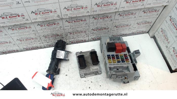 Used Ignition lock + computer Fiat Idea (350AX) 1.4 16V Price on request offered by Autodemontage M.J. Rutte B.V.
