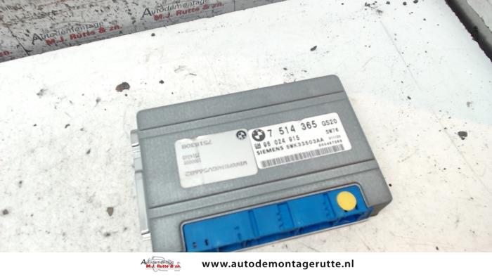 Ordinateur réservoir automatique d'un BMW 5 serie Touring (E39) 530d 24V 2002