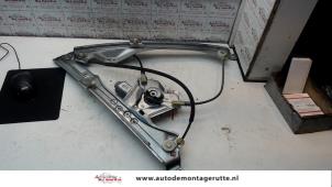 Used Window mechanism 4-door, front right Renault Clio III (BR/CR) 1.4 16V Price on request offered by Autodemontage M.J. Rutte B.V.