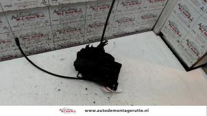 Used Rear door mechanism 4-door, right Renault Modus/Grand Modus (JP) 1.4 16V Price on request offered by Autodemontage M.J. Rutte B.V.