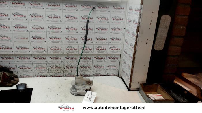 Mecanismo de cerradura de puerta de 4 puertas derecha detrás de un Alfa Romeo 159 Sportwagon (939BX) 1.9 JTDm 16V 2008