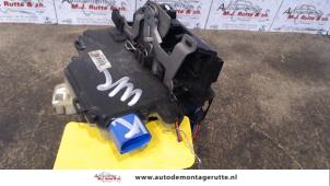 Usagé Serrure portière mécanique 2portes gauche Seat Ibiza III (6L1) 1.4 16V 100 Prix sur demande proposé par Autodemontage M.J. Rutte B.V.