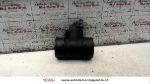 Usados Medidor de masa de aire Opel Astra H (L48) 1.6 16V Twinport Precio de solicitud ofrecido por Autodemontage M.J. Rutte B.V.
