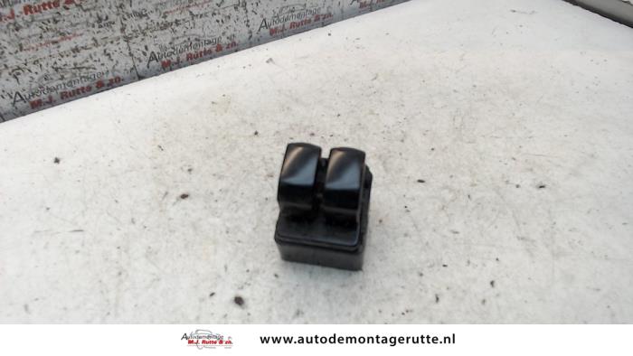 Usados Interruptor combinado de ventanillas Chevrolet Matiz 0.8 S,SE Precio de solicitud ofrecido por Autodemontage M.J. Rutte B.V.