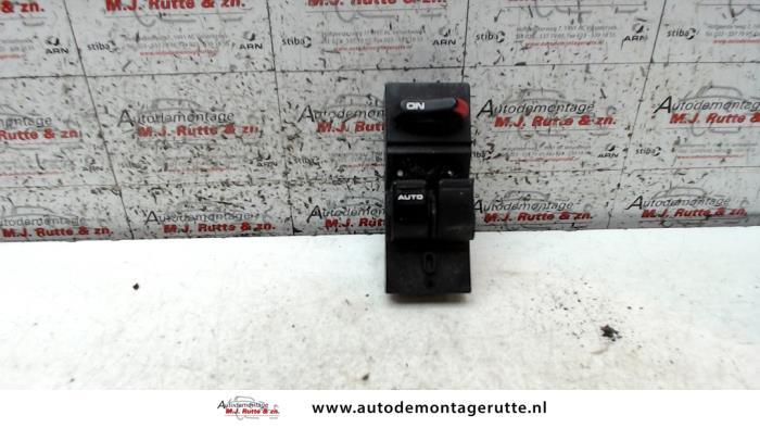 Usados Interruptor combinado de ventanillas Honda Logo (GA33) 1.3 Precio de solicitud ofrecido por Autodemontage M.J. Rutte B.V.