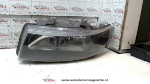 Used Headlight, left Seat Leon (1M1) 1.6 Price on request offered by Autodemontage M.J. Rutte B.V.