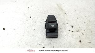 Used Electric window switch Alfa Romeo 159 Sportwagon (939BX) 1.9 JTDm Price on request offered by Autodemontage M.J. Rutte B.V.