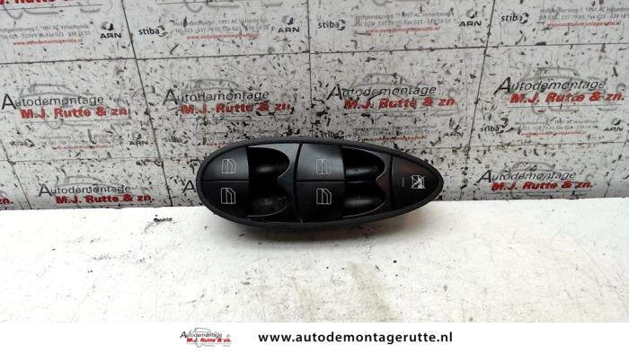 Usados Interruptor combinado de ventanillas Mercedes E Combi (S211) 2.2 E-220 CDI 16V Precio de solicitud ofrecido por Autodemontage M.J. Rutte B.V.