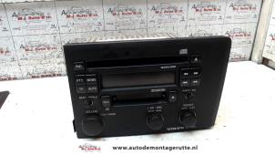 Używane Radio Volvo S60 I (RS/HV) 2.4 D5 20V Cena na żądanie oferowane przez Autodemontage M.J. Rutte B.V.