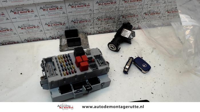 Used Ignition lock + computer Fiat Idea (350AX) 1.4 16V Price on request offered by Autodemontage M.J. Rutte B.V.