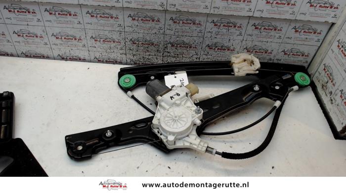 Window mechanism 4-door, front right from a BMW 3 serie Touring (E91) 320d 16V Corporate Lease 2005
