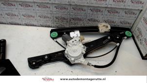 Used Window mechanism 4-door, front right BMW 3 serie Touring (E91) 320d 16V Corporate Lease Price on request offered by Autodemontage M.J. Rutte B.V.