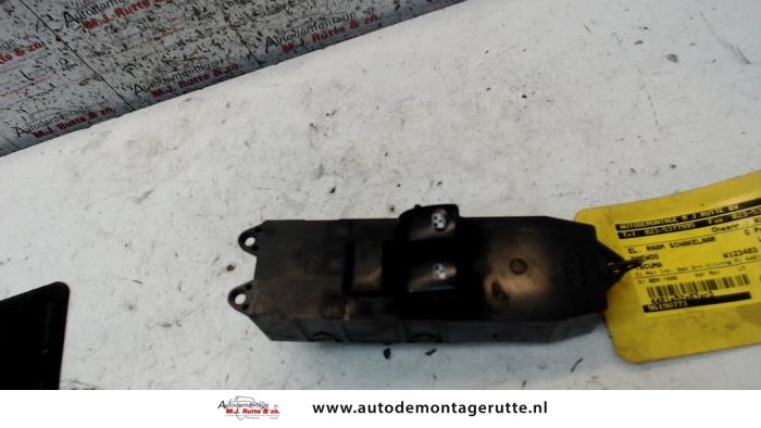 Używane Przelacznik combi okienny Chevrolet Tacuma 1.6 16V Cena na żądanie oferowane przez Autodemontage M.J. Rutte B.V.