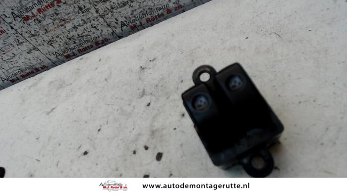 Usados Interruptor combinado de ventanillas Hyundai Atos 1.0 12V Precio de solicitud ofrecido por Autodemontage M.J. Rutte B.V.