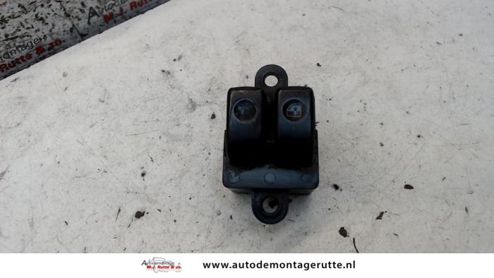 Usados Interruptor combinado de ventanillas Hyundai Atos 1.0 12V Prime Precio de solicitud ofrecido por Autodemontage M.J. Rutte B.V.