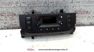 Usados Panel de control de calefacción Renault Clio II (BB/CB) 1.6 16V Precio de solicitud ofrecido por Autodemontage M.J. Rutte B.V.