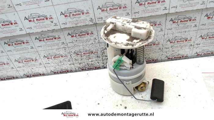 Gebrauchte Kraftstoffpumpe Elektrisch Dacia Logan (LS) 1.4 Preis auf Anfrage angeboten von Autodemontage M.J. Rutte B.V.