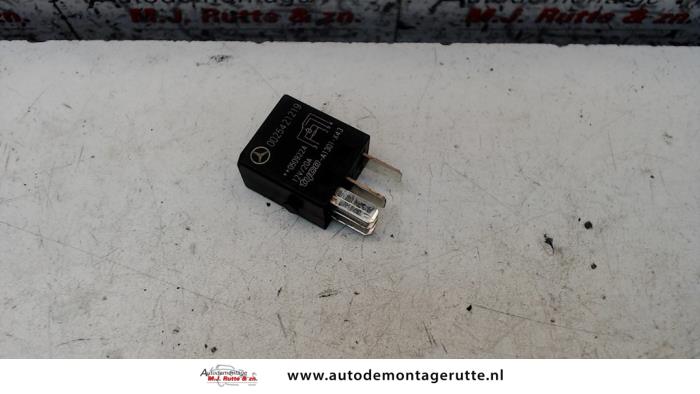 Używane Przekaznik Mercedes E Combi (S211) 2.2 E-220 CDI 16V Cena na żądanie oferowane przez Autodemontage M.J. Rutte B.V.