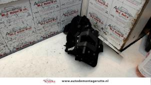 Used Door lock mechanism 4-door, front left Ford S-Max (GBW) 1.8 TDCi 16V Price on request offered by Autodemontage M.J. Rutte B.V.
