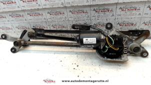 Used Wiper motor + mechanism Hyundai H-300 2.5 CRDi Price on request offered by Autodemontage M.J. Rutte B.V.