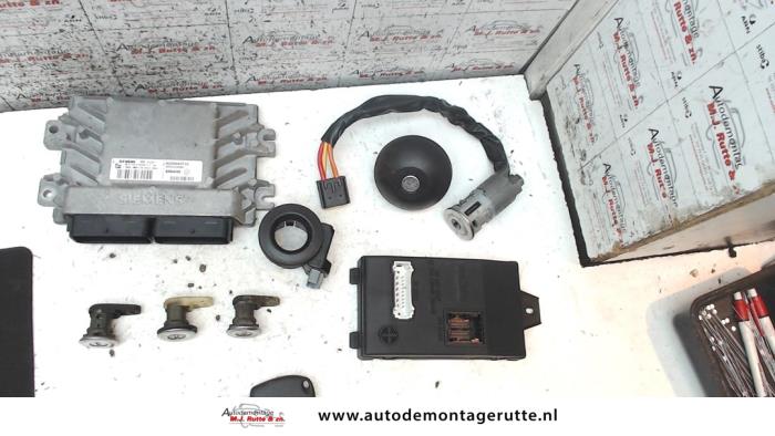 Used Ignition lock + computer Dacia Logan (LS) 1.4 Price on request offered by Autodemontage M.J. Rutte B.V.