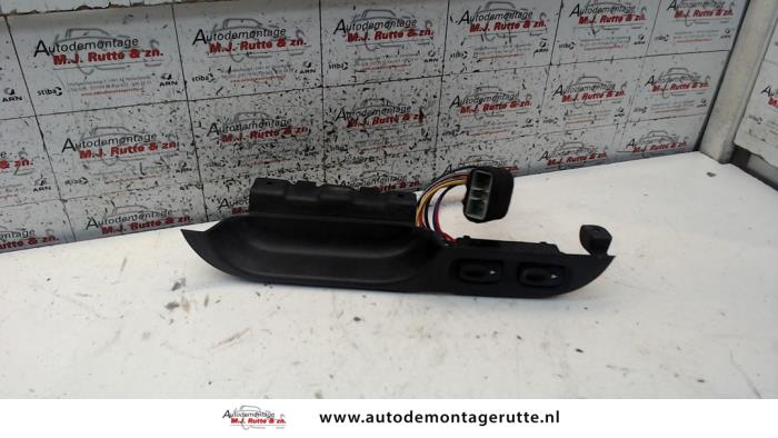 Usados Interruptor combinado de ventanillas LDV Maxus 2.5 DTiC Precio de solicitud ofrecido por Autodemontage M.J. Rutte B.V.