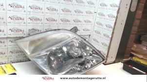 Used Headlight, right LDV Maxus 2.5 DTiC Price on request offered by Autodemontage M.J. Rutte B.V.