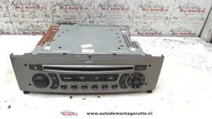 Używane Radio Peugeot 308 (4A/C) 1.6 HDiF 16V Cena na żądanie oferowane przez Autodemontage M.J. Rutte B.V.