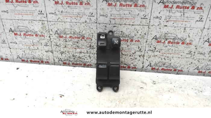 Multi-functional window switch from a Nissan Almera (N16) 1.5 16V 2005